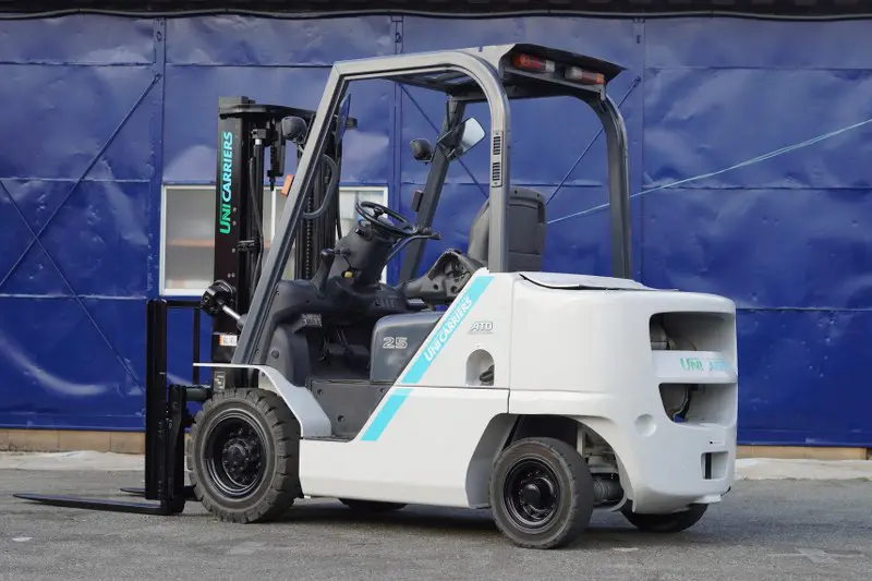 XE NÂNG DẦU UNICARRIERS 3,5 TẤN