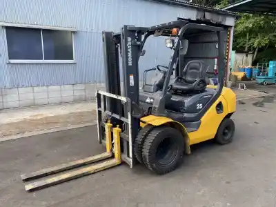 XE NÂNG XĂNG KOMATSU 2,5 TẤN