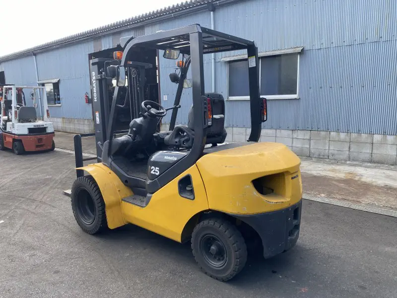 XE NÂNG XĂNG KOMATSU 2,5 TẤN