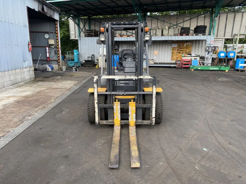 XE NÂNG XĂNG KOMATSU 2,5 TẤN