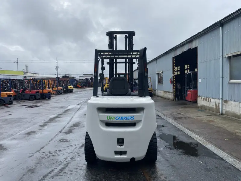 XE NÂNG DẦU KẸP GIẤY UNICARRIERS 4 TẤN