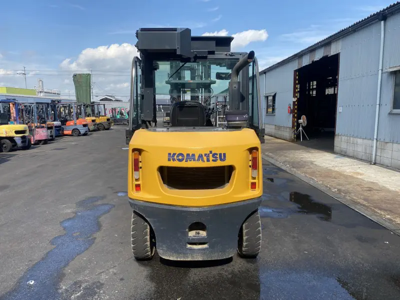 XE NÂNG DẦU KOMATSU KẸP GIẤY 4 TẤN