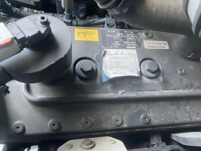 XE NÂNG DẦU KOMATSU 8 TẤN