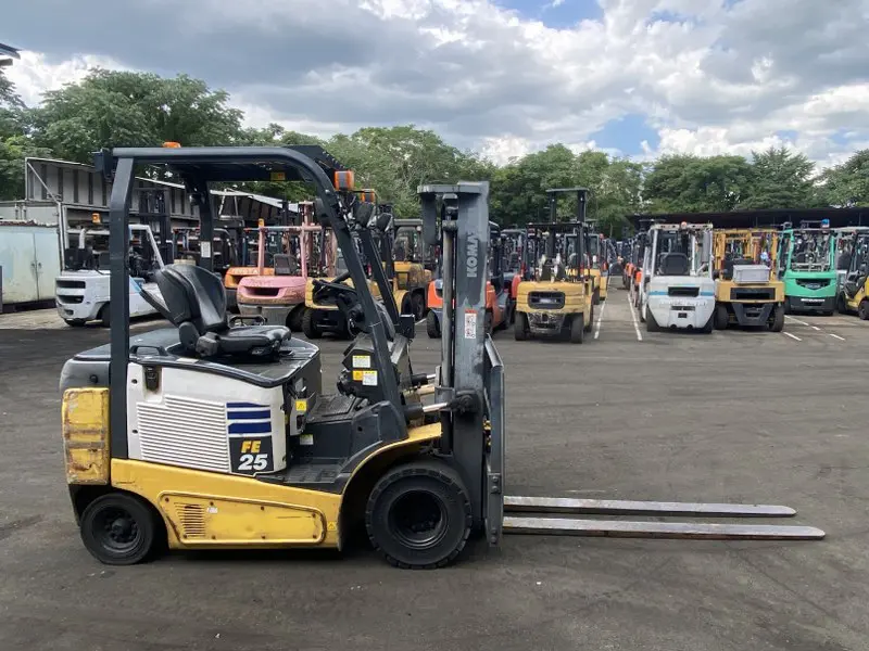 XE NÂNG KOMATSU 2,5 TẤN