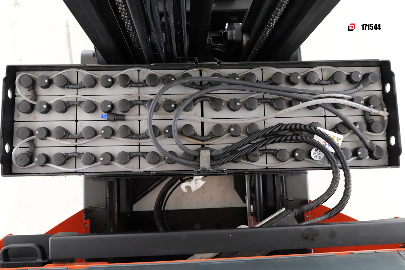 XE NÂNG ĐIÊN REACH TRUCK BT