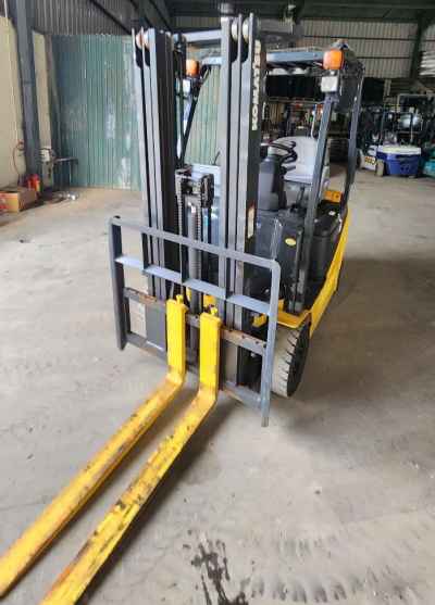 XE NÂNG ĐIỆN KOMATSU 1,5 TẤN