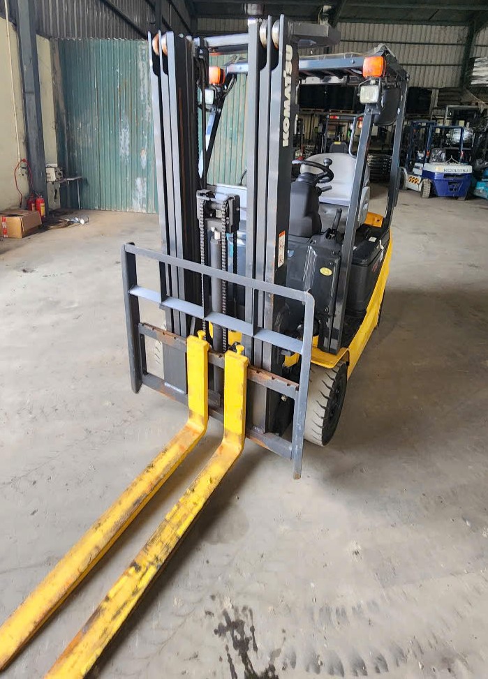 XE NÂNG ĐIỆN KOMATSU 1,5 TẤN